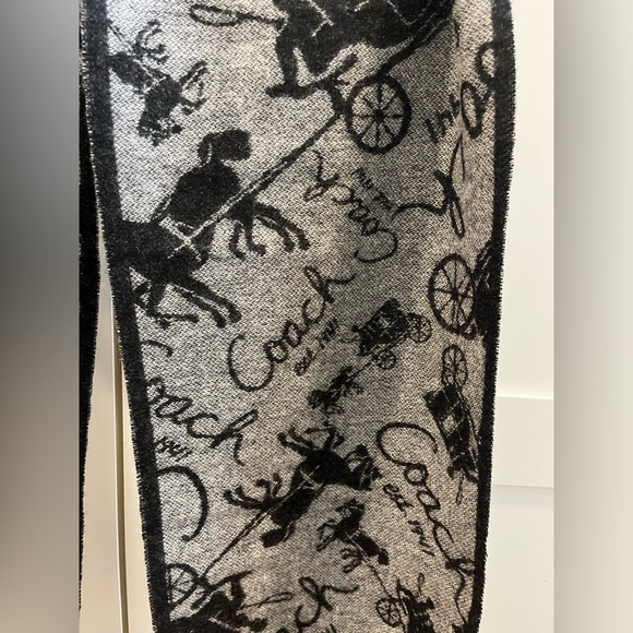 Coach Horse And Carriage Her Muffler NWT - Picture 2 of 9